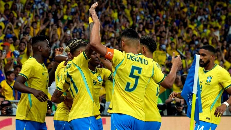 Chegada da seleção brasileira aos EUA abre programação até a Copa