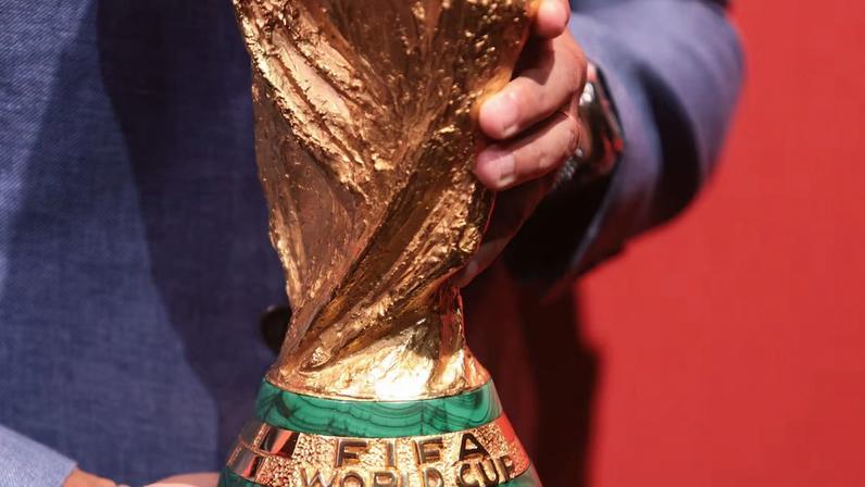 Taça da Copa do Mundo da FIFA em tour pela Coca-Cola, no Museu do Futebol.
