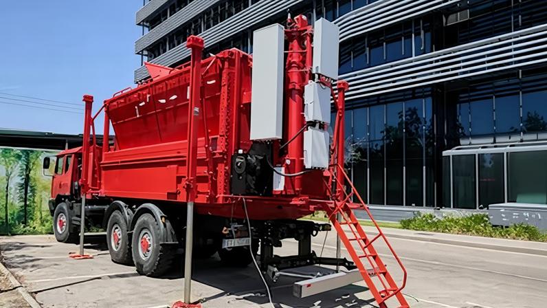 Camión de la UME con red 5G privada de Vodafone.