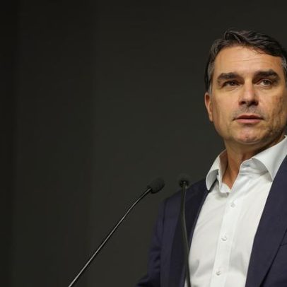 Flávio Bolsonaro promete reduzir maioridade penal e apoiar castração química