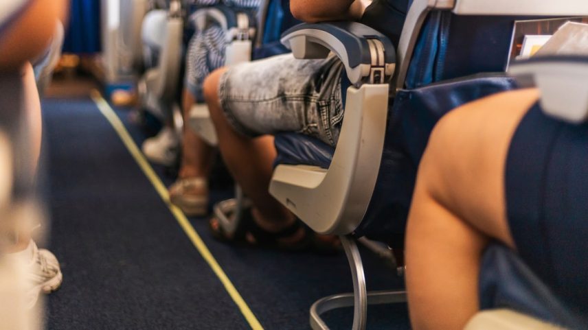A ligação entre voos prolongados e coágulos nas pernas é real, mas o risco é baixo