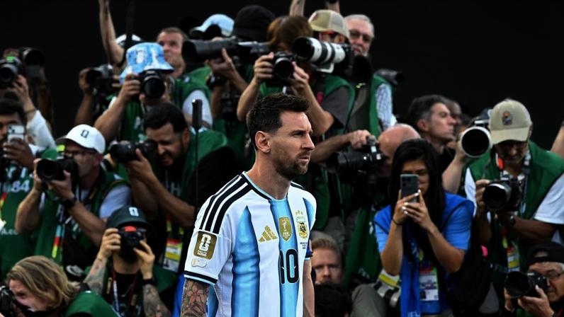 Messi igualou Klose como o maior artilheiro da história das Copas com gols sobre a Argélia.
