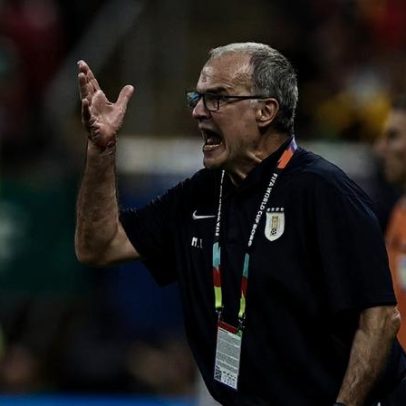 Uruguai sofre novo fracasso na Copa após conflitos envolvendo Bielsa e Suárez