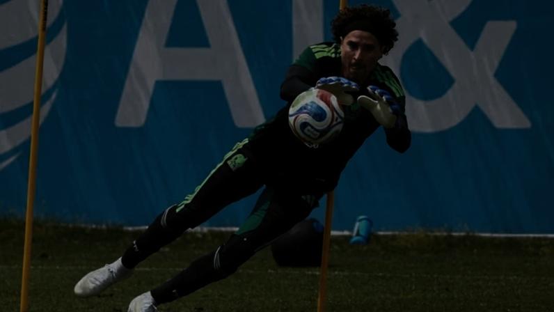 Guilhermo Ochoa vai para sua sexta Copa do Mundo com o México