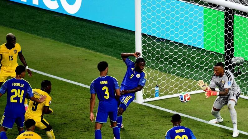 Eloy Room é decisivo para garantir empate entre Curaçao e Equador.