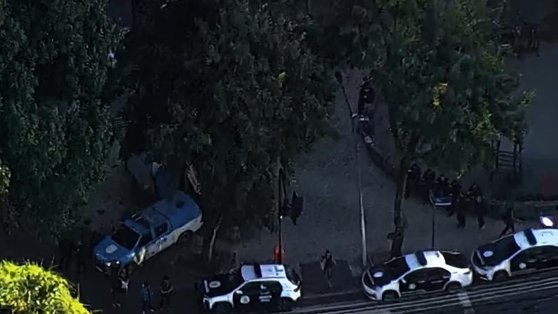 Polícia cercou a comunidade
