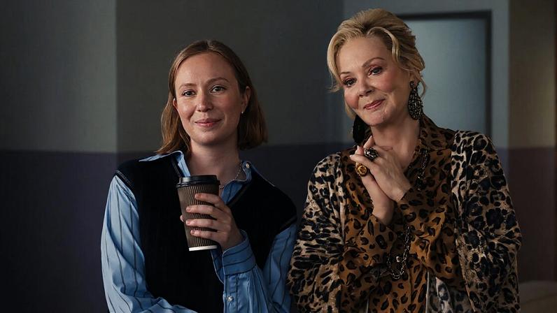 Hannah Einbinder e Jean Smart em cena da quinta temporada de 'Hacks'