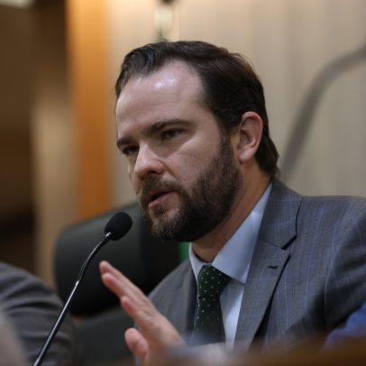 Brasil não recua diante dos EUA, afirma ministro