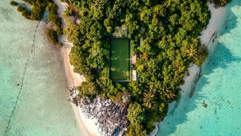 Quadra de tênis do Bawah Reserve, na Indonésia