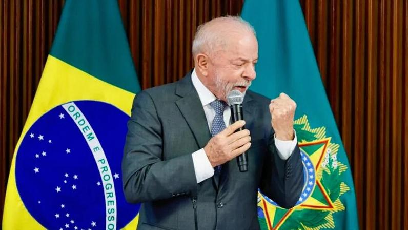 Lula chama Flávio de imbecil em reunião ministerial