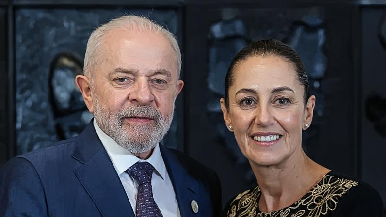O presidente Luiz Inácio Lula da Silva (PT) ao lado da presidente do México, Claudia Sheinbaum em 2025