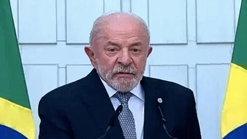 O presidente Luiz Inácio Lula da Silva durante coletiva de imprensa em Genebra, na Suíça
