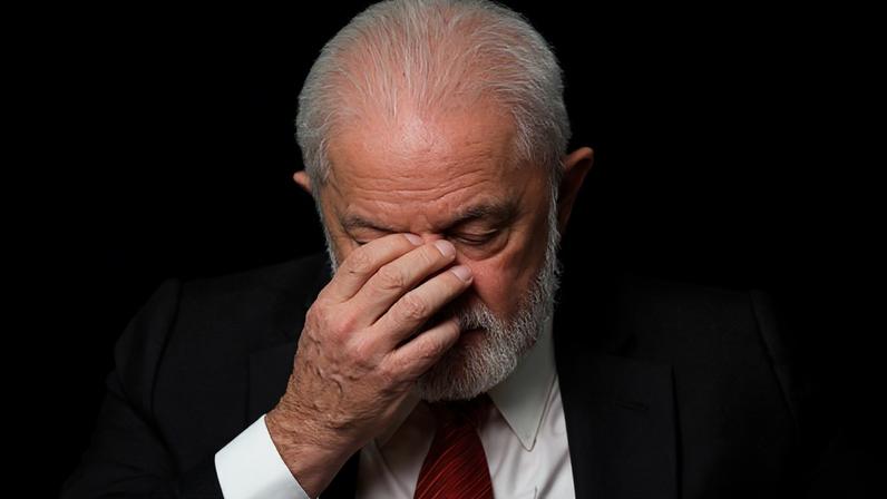 Lula reclama com assessor durante encontro do G7