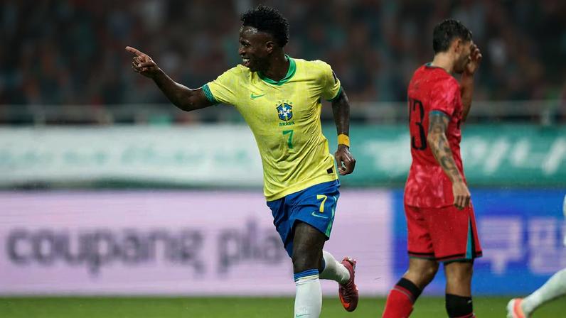 Vini Jr. comemora gol pela seleção brasileira contra a Coreia do Sul