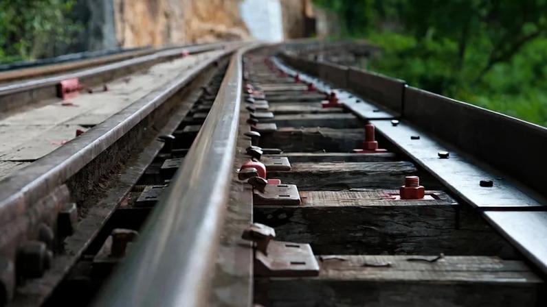 Ferrovia Serra Azul: ramal deve reduzir tráfego de caminhões na BR-381 (HOLGER LEUE/Getty Images)
