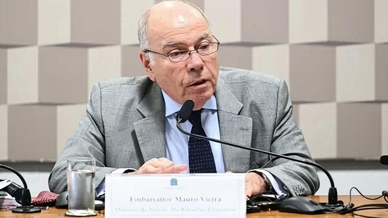 O chanceler Mauro Vieira em audiência no Senado