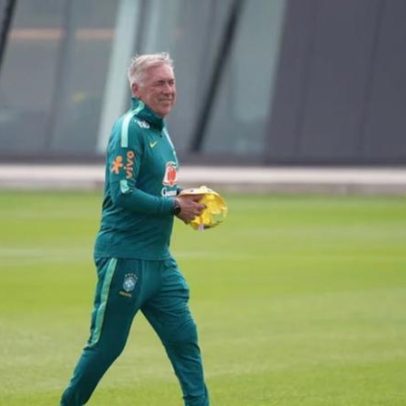 Seleção treina e faz corredor polonês para Ancelotti