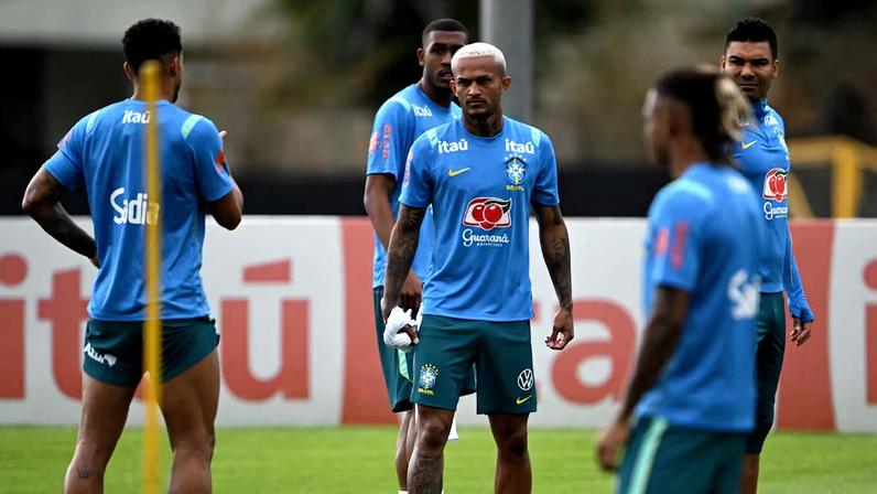 Corte de Wesley interrompe 20 anos sem mudanças de convocados do Brasil às vésperas da Copa.