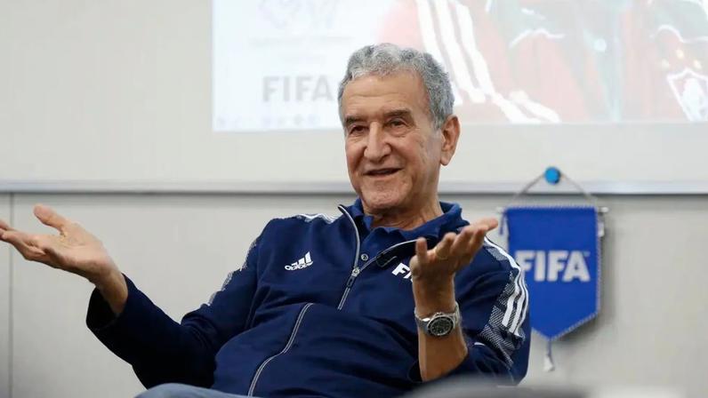 Técnico se consagrou pela vitória da seleção brasileira durante a Copa do Mundo de 1994
