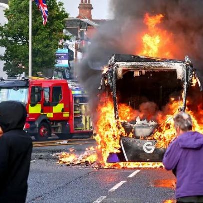 Esfaqueamento gera protestos anti-imigração na Irlanda do Norte
