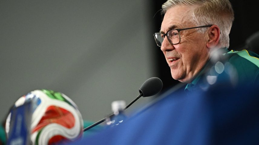 Ancelotti durante coletiva de imprensa na véspera do jogo da seleção brasileira