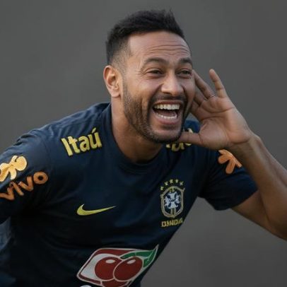 Neymar volta aos treinos após um mês e pode atuar contra o Haiti