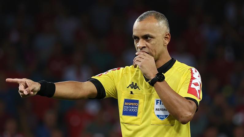 Árbitro brasileiro Wilton Pereira Sampaio apita o primeiro jogo da Copa do Mundo 2026