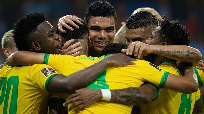 Casemiro é o melhor cabeceador da Seleção Brasileira. Bruno Guimarães o procura como referência nas bolas paradas. Arma de hoje contra Marrocos