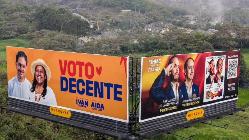 Vista aérea de outdoors do candidato presidencial Abelardo de la Espriella (à direita), e Iván Cepeda, nas próximas eleições presidenciais em Cali, Colômbia, em 17 de junho de 2026