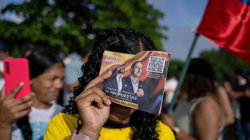 Vitória de Abelardo de la Espriella na Colômbia: diferença para o rival Iván Cepeda foi de um ponto percentual (Foto: Carlos Parra Rios/Bloomberg)