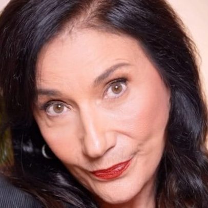 Zizi Possi critica nova geração da música brasileira