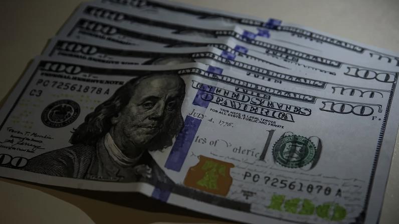 Aumento nos preços do petróleo e aversão ao risco impulsionam taxas dos Treasuries