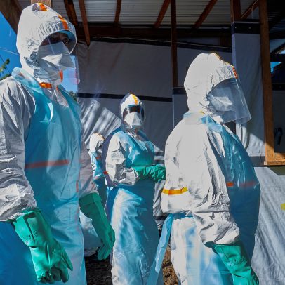 Mortes por Ebola passam de 100 enquanto grupos armados dificultam a resposta