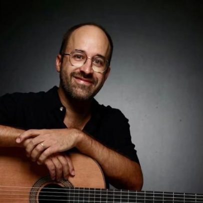 Ex-professor que ensinou música de Gilberto Gil sobe ao palco com Bento