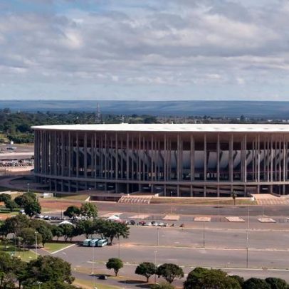 Templo esportivo em Brasília com 288 colunas de 36 m recebe 72.788 torcedores