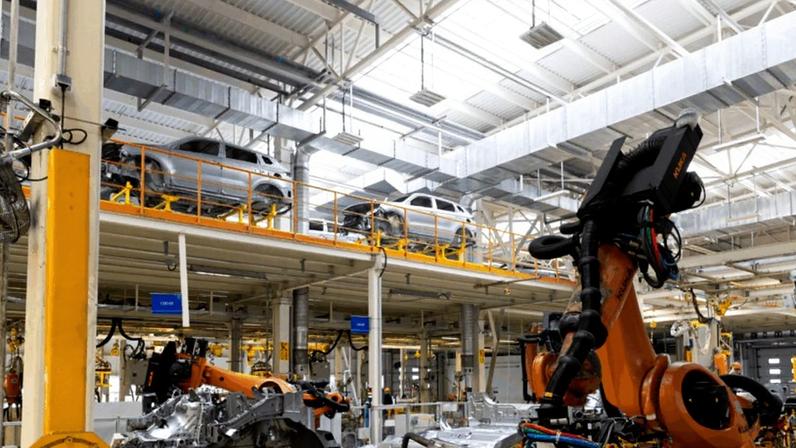 O articulista afirma que, apesar da retomada da política industrial no país, faltou a estrutura legal e institucional de outros setores; na imagem, máquinas industriais