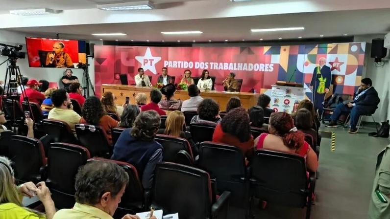 Marina Silva (à dir.), ex-ministra do Meio Ambiente, participou de evento do PT voltado aos evangélicos