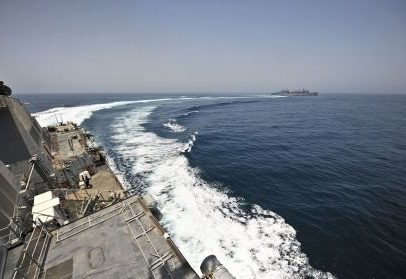 Irã lança mísseis e drones de advertência contra navios dos EUA, afirma mídia