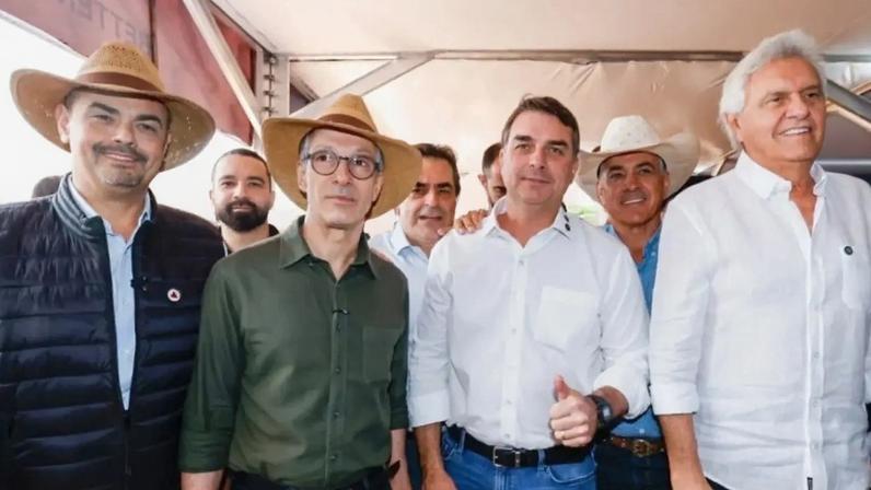 Mateus Simões (PSD), governador de Minas Gerais, e três presidenciáveis de direita: Romeu Zema (Novo), Flávio Bolsonaro (PL) e Ronaldo Caiado (PSD)