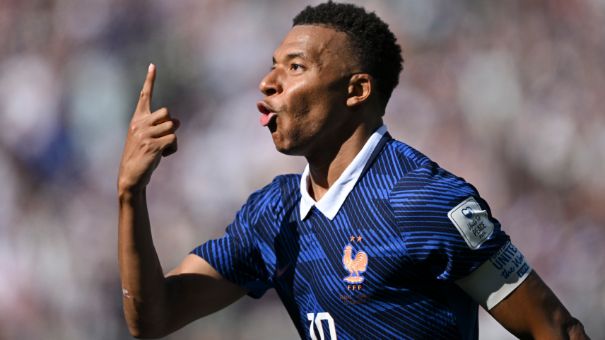 Mbappé marca dois, ultrapassa Pelé em Copas e França vence Senegal na estreia