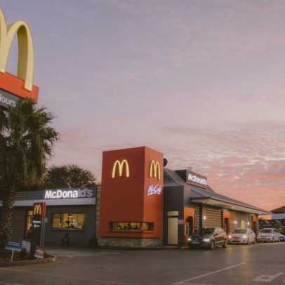 McDonald’s testa IA no drive-thru com apoio do Google