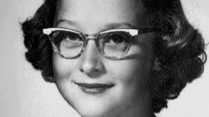 Meryl Streep na infância, em Basking Ridge: canções de natal (New Jersey History Project/Divulgação)