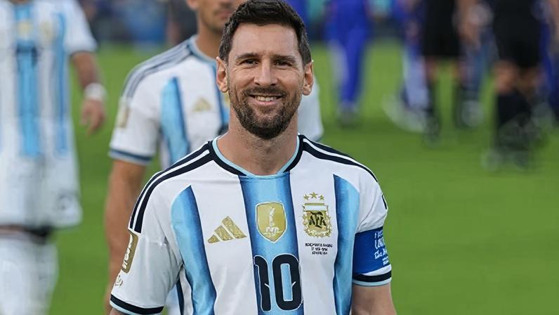 Lionel Messi fez três gols contra a Argélia