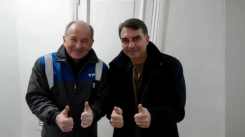 Imagem de Flávio Bolsonaro e Javier Milei