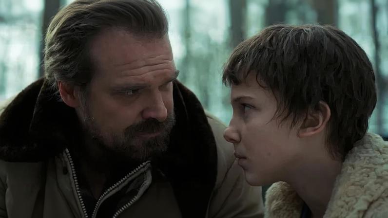 Millie Bobby Brown e David Harbour vão retomar relação de Stranger Things em nova série da Netflix