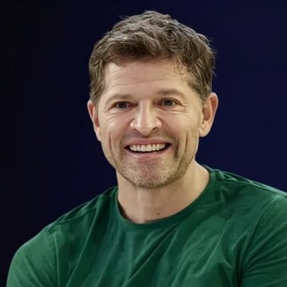 Ator de Supernatural torce pelo Brasil e por Endrick em campo