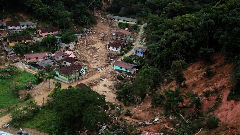 Enchentes e deslizamentos marcaram o litoral do Paraná nos últimos anos e reforçam ações de prevenção para o próximo período chuvoso.