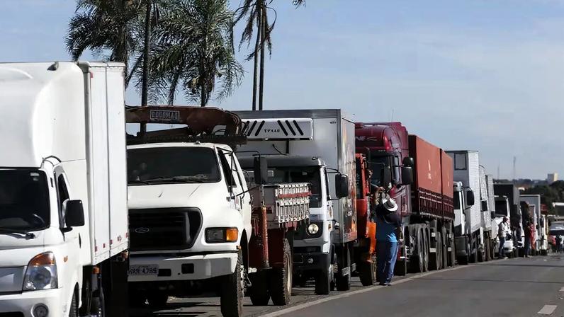 Medida provisória relatada por Zé Trovão (PL-SC) prevê valor mínimo para caminhoneiros