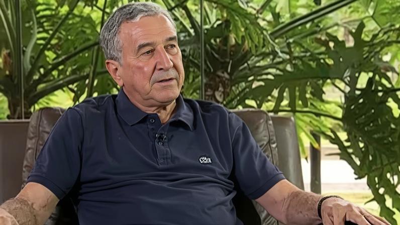 Parreira segue internado na UTI