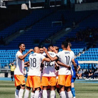 Holanda vence Uzbequistão em amistoso tenso antes da Copa